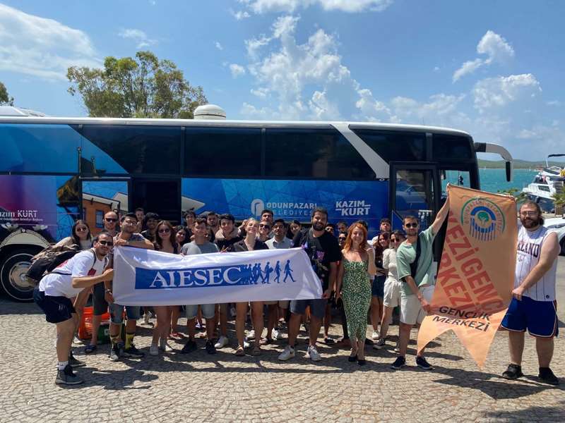 AIESEC öğrencileri Odunpazarı Belediyesi iş birliği ile Çanakkale’ye gitti