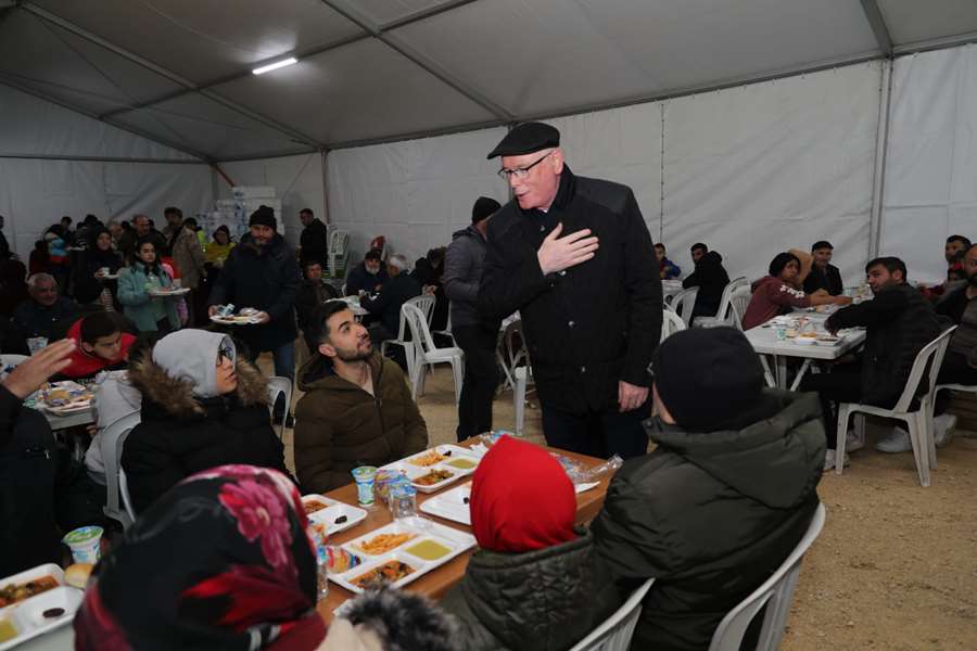 Başkan Kurt iftarını 71 Evler’de mahalle sakinleri ile yaptı