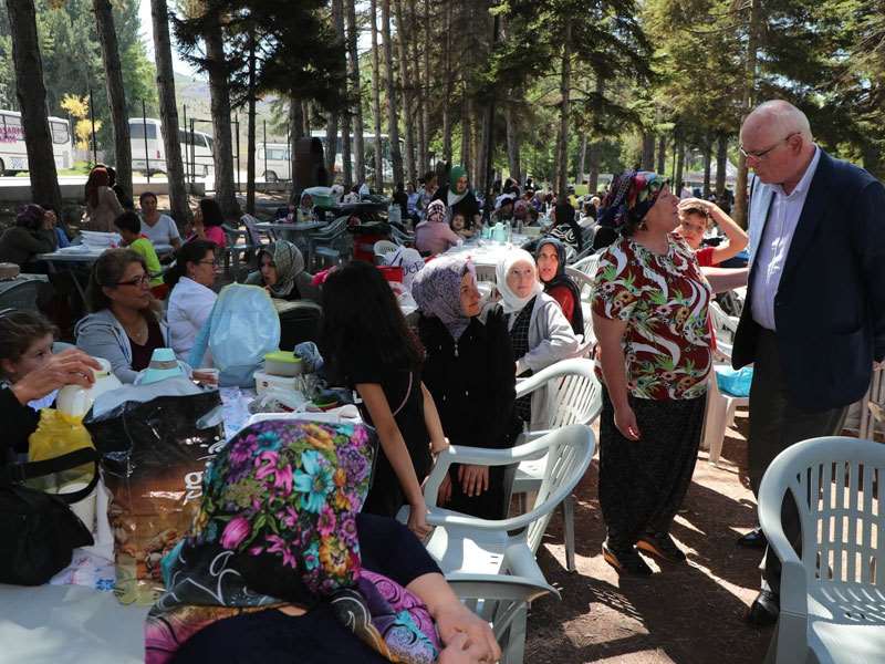 Başkan Kurt piknikte halk merkezleri kursiyerleri ile buluştu