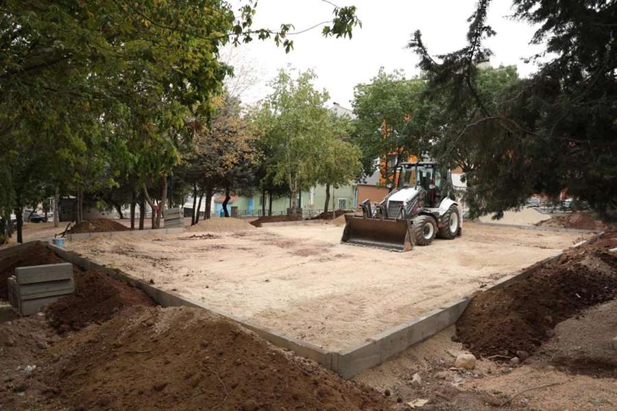 Emek Mahallesi’nde bulunan Memiş Dede Parkı yenileniyor