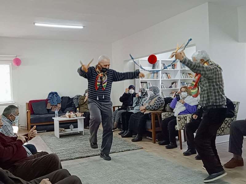 Engelsiz Kültür ve Sanat Merkezi ve Koca Çınar-2’de yeni yıl coşkuyla kutlandı