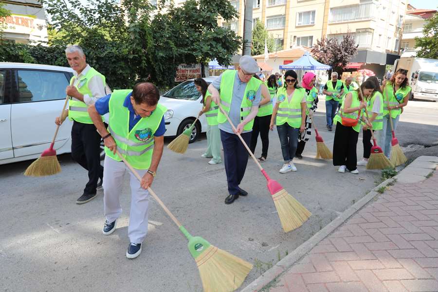 Gökmeydan Mahallesi’nden örnek “Temizlik Hareketi”