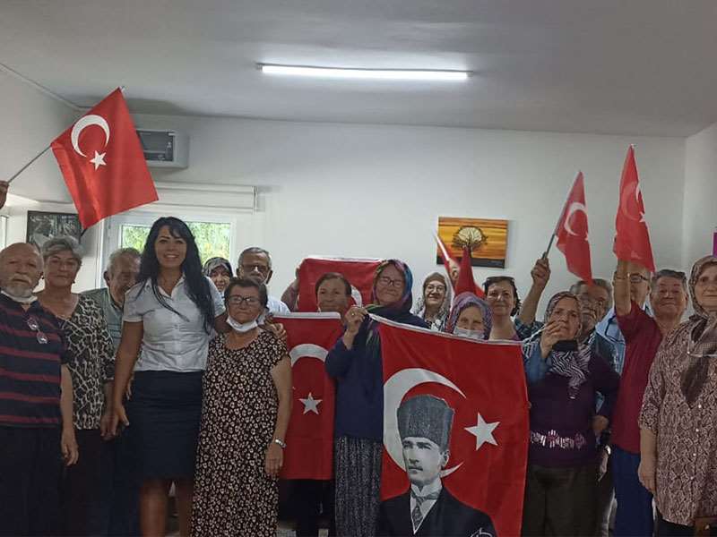 Koca Çınarlar 30 Ağustos Zafer Bayramını kutladı