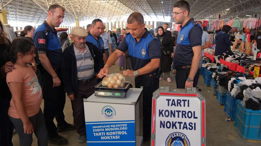 Odunpazarı Belediyesi’nden pazarlarda elektronik tartı denetimi