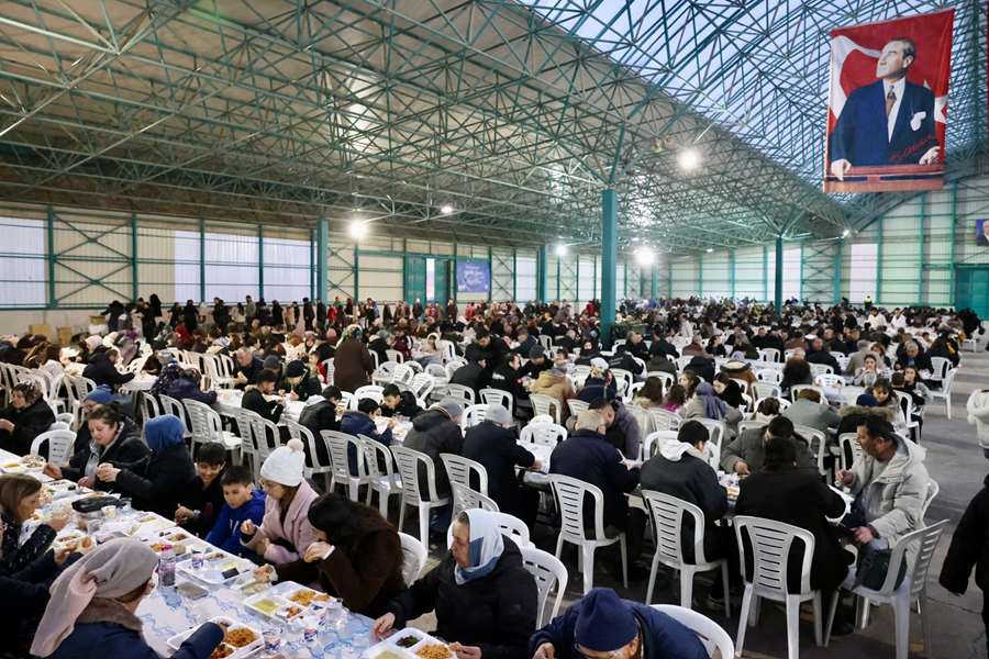 Odunpazarı Belediyesi’nden Yenikent’te gönül sofrası