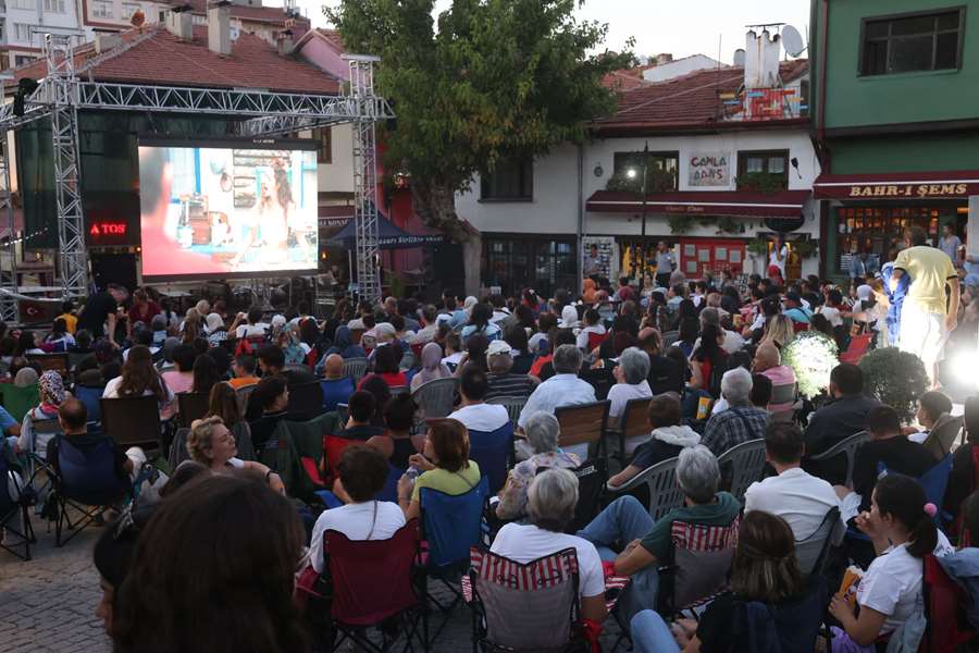 Odunpazarı’nda Açık Hava Film Günleri nostaljik bir başlangıç yaptı
