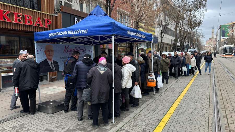 Odunpazarı’nda Berat Kandili Bereketi: 5 noktada helva ikramı