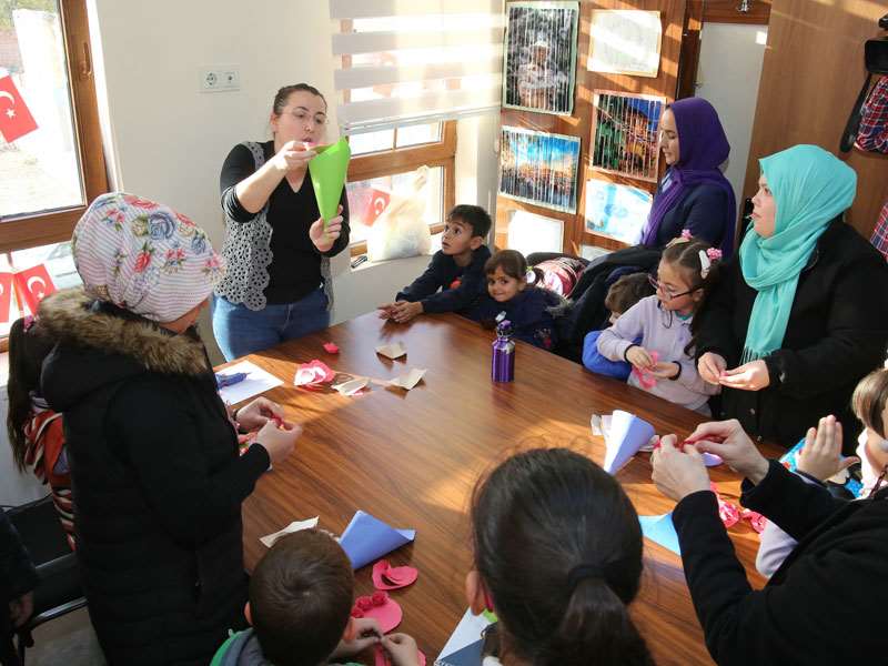 Sezai Aksoy Halk Merkezi kursiyerlerinden örnek kutlama 
