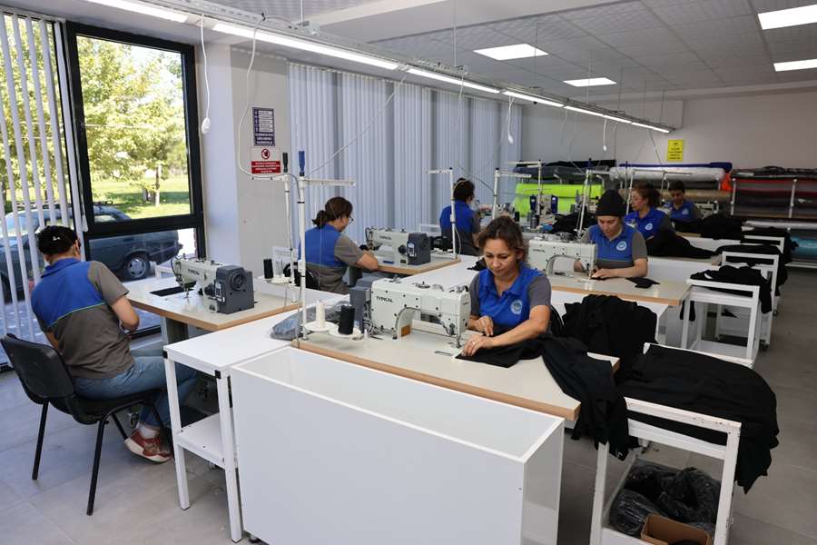 Tekstil Tasarım ve Üretim Atölyesi yeni yerinde 1 yaşında