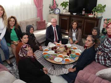 Başkan Kurt 71 Evler Mahallesi’nde kadınlarla bir araya geldi 