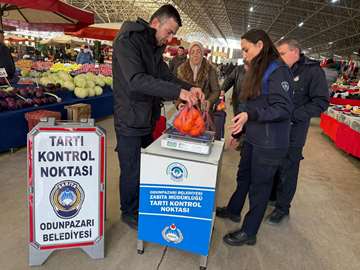Odunpazarı Belediyesi’nden pazarlarda elektronik tartı denetimi