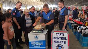 Odunpazarı Belediyesi’nden pazarlarda elektronik tartı denetimi