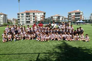 Odunpazarı Belediyesi’nden Süreyya Özkefe anısına Minikler Futbol Turnuvası