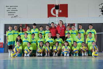 Odunpazarı Belediyesi’nin Yaz Voleybol Okulu bu yaz da minik sporcularla dolup taşıyor