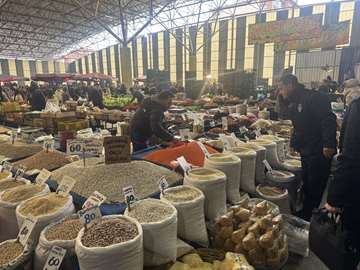 Odunpazarı Belediyesi Zabıta Ekipleri semt pazarlarında terazi ve etiket kontrolü yaptı